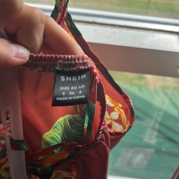 NEW TROPICAL FLORAL DRESS SHEIN - Picture 3 of 4